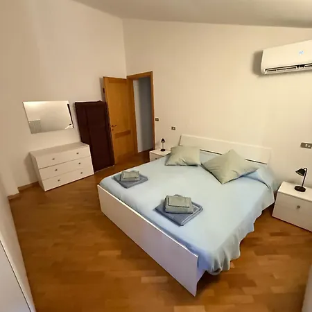 Διαμέρισμα Emilia 330 Centro